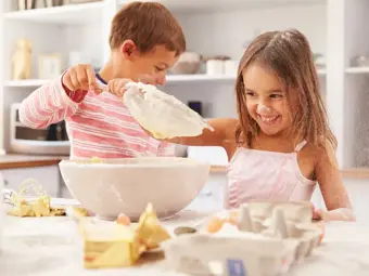 On cuisine et cuit avec les enfants: recettes simples et amusantes